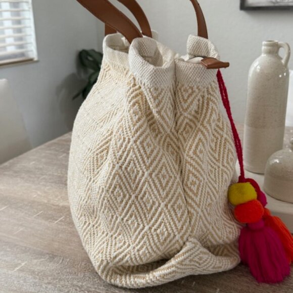 Jen & Co Diamond Woven Tote - EUC - Picture 4 of 12